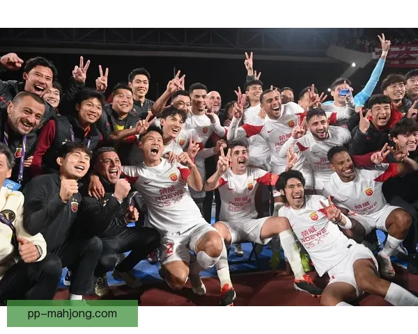 上海海港夺足协杯力克山东泰山实现赛季双冠荣耀